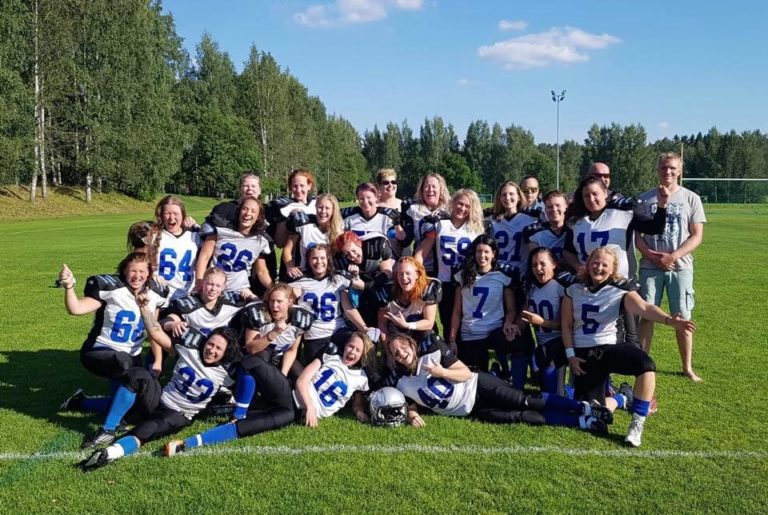 Lionsin matkassa: Lionessesin kausi paketissa