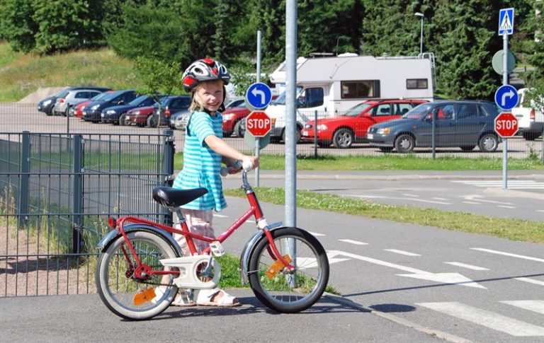 Nyt tarkkana liikenteessä