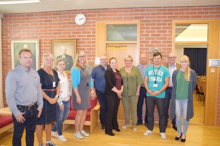 Lohjan yrityskumppanit tilaisuutta järjestämässä