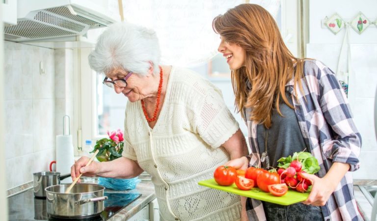 Seniorit ja ravinto – Mikä muuttuu ikääntyessä?