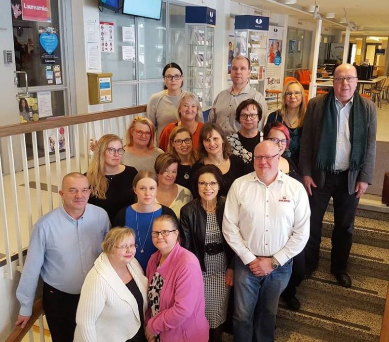 Yksinyrittäjäakatemiasta vertaistukea ja osaamista