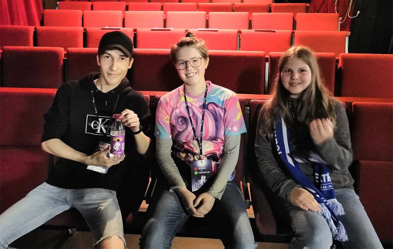 Teatteri Aploodin nuorten improryhmä loisti valtakunnallisessa Teatris –tapahtumassa Jyväskylässä!