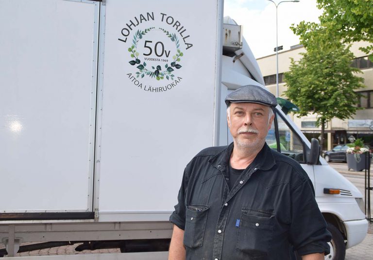 Lohjan iltatorin yhteydessä torikauppiaan 50 vuotisjuhlat