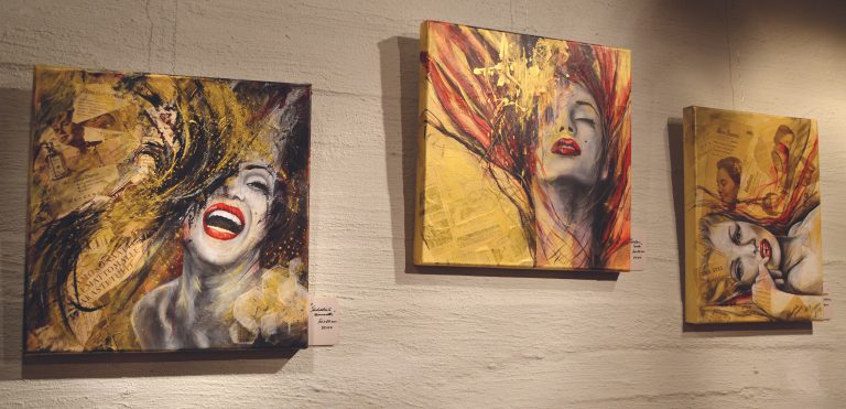 Sielun Peili -taidenäyttely sukeltaa naiseuden ytimeen