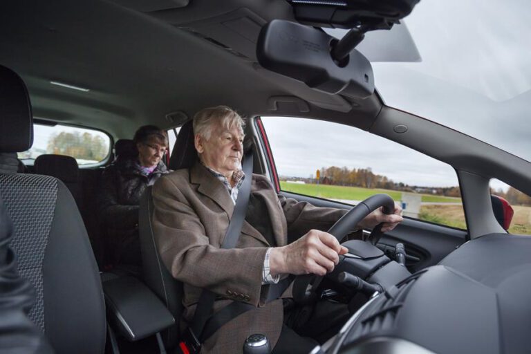 Ajoterveys haaste ikäkuljettajille ja lääkäreille​