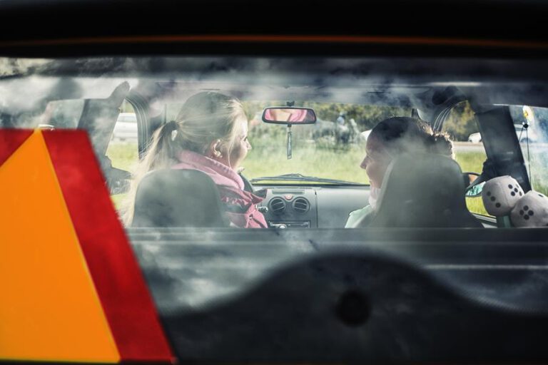 Nuoret kuljettajat kokevat aikuisten kiusaavan liikenteessä