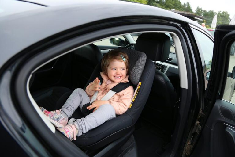 Huolehdi, että lapsi matkustaa turvallisesti – huomioi uuden lain muutokset