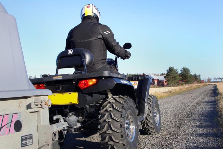 Turvallisesti mönkijällä – tunne ajoneuvosi erityispiirteet