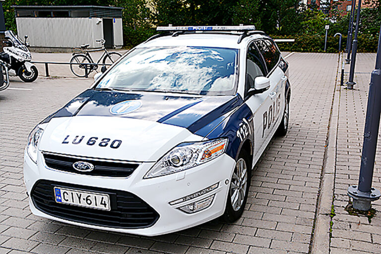 Poliisi puuttui toimintaan metsissä ja vesillä sekä kohtasi useita pahoinpitelyjä juhannuksena