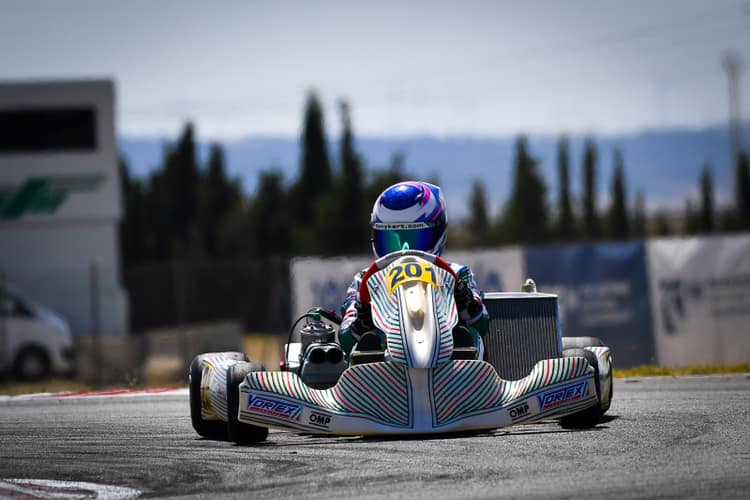 Kuva, joka sisältää kohteen ulko, henkilö, henkilöt, ryhmä
Kuvaus luotu automaattisesti