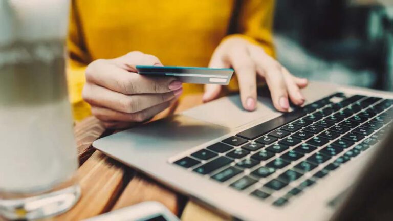 Miksi maksaisit velkoja pois uudella velalla? Yhdistelylainalla helpotusta arjen menoihin