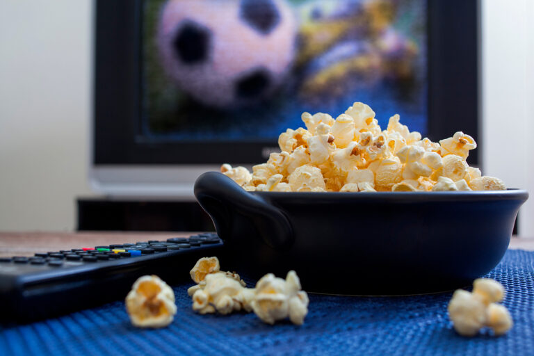 Tutkimus: Yli kolmannes suomalaisista aikoo seurata jalkapallon EM-kisoja – kotikatsomoiden televisioita päivitetään suurempiin