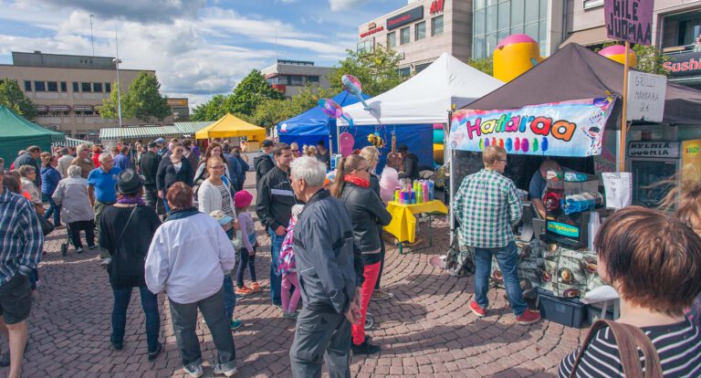 Kaupunki ja kaupungin keskusta: tori