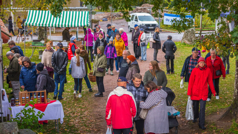 Onnistuneet ruokamarkkinat Inkoossa