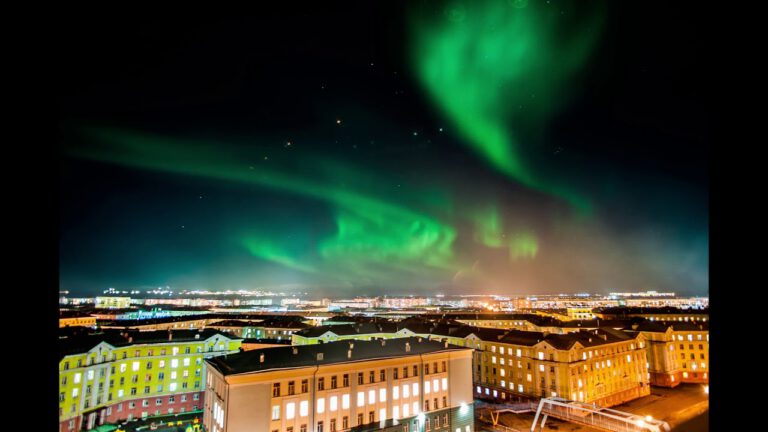 Kaupungistumisen trendit arktisella alueella