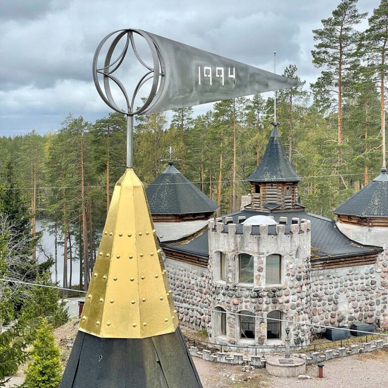 Hiidenlinna valmiina kesään