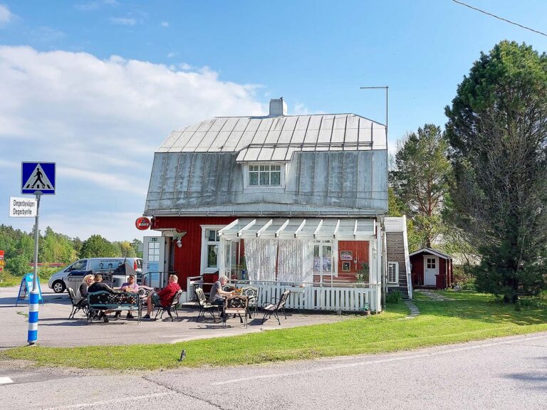 Käy naapurissa<br src=