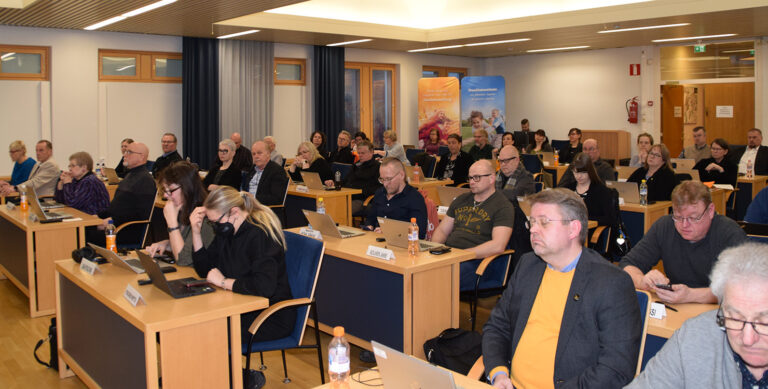 Lohjan kaupunginvaltuusto palautti Lohja Areenan käsittelyyn