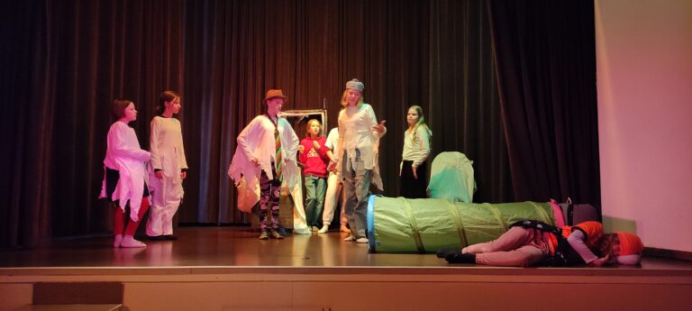 Teatteri Aploodin toimintakausi päättyy Teatterifestivaaliviikkoon.