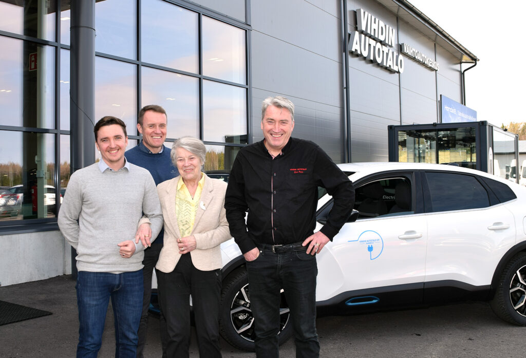 Vihdin Autotalo kolmessa sukupolvessa: Niko, Pekka, Liisa ja Esko Palin