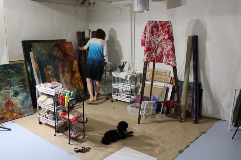 “Itse oikeastaan maalaa itselleen, purkaa sitä omaa juttua”, Itse oikeastaan maalaa itselleen