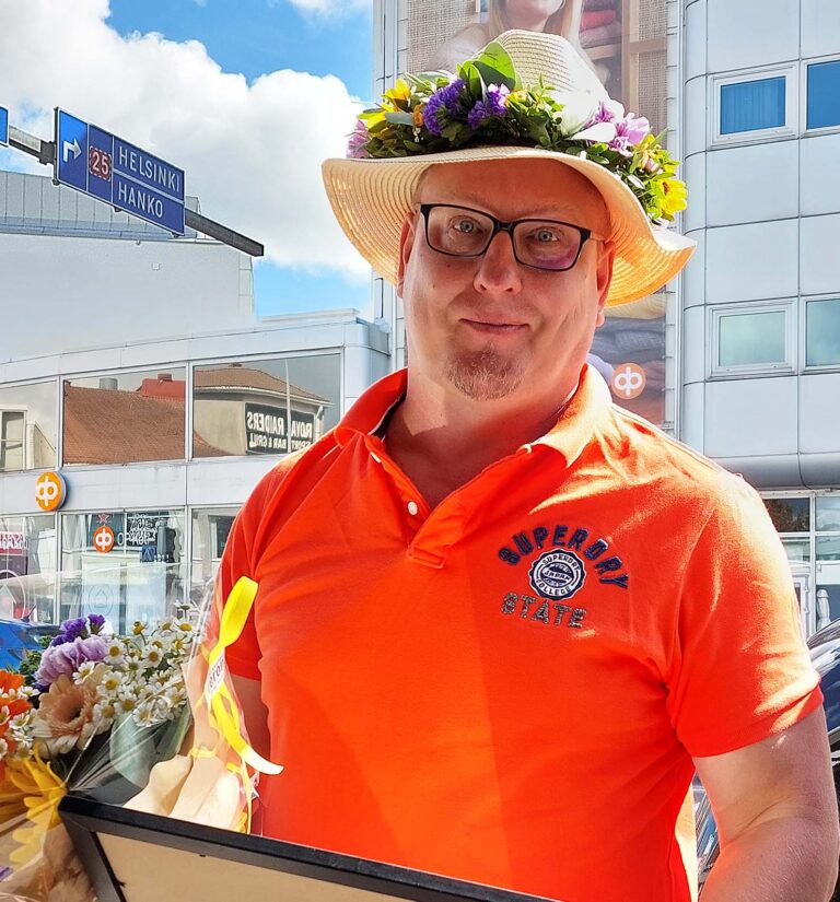 Lohjan 39.lauri on amerikkalaisen jalkapalloseura UNC:n valmentaja Marko Vartiainen