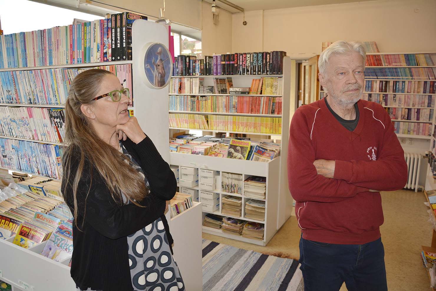 Eira Toivonen ja Jaska Salmi ovat pitäneet Lohjan antikvaarista kirjakauppaa 39 vuotta, mutta marraskuun loppuun mennessä kauppa tyhjenee.