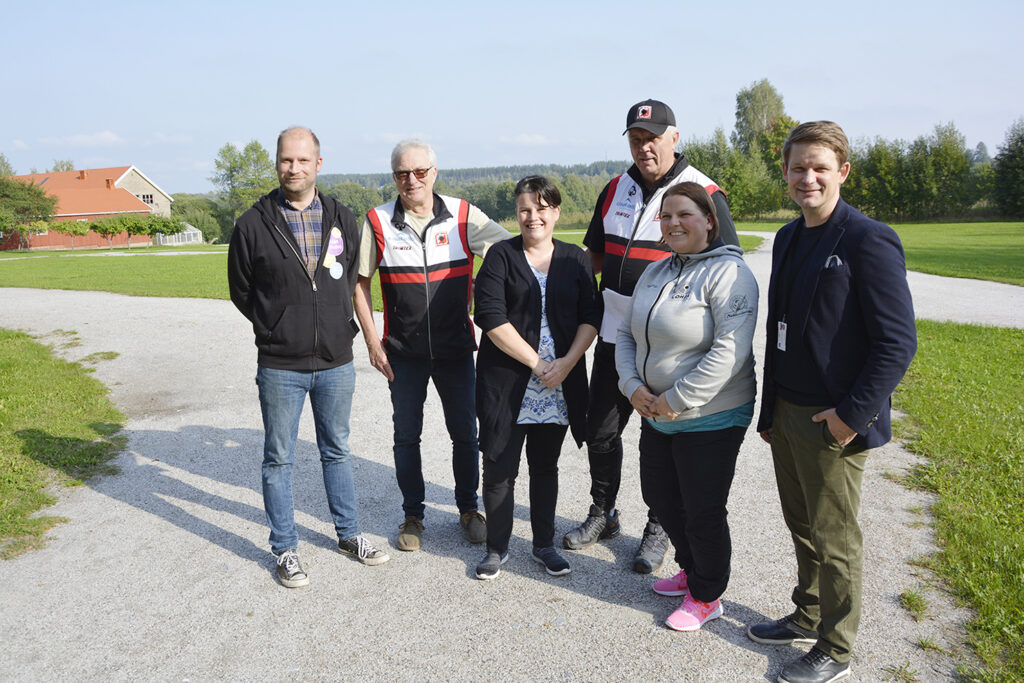 Laavujen kierrosta järjestämässä vas. Matti Mäki, Pekka Luoma, Katja Vesanen, Jari Piirainen, Minna Nuppola ja Jarkko Koskenmäki.
