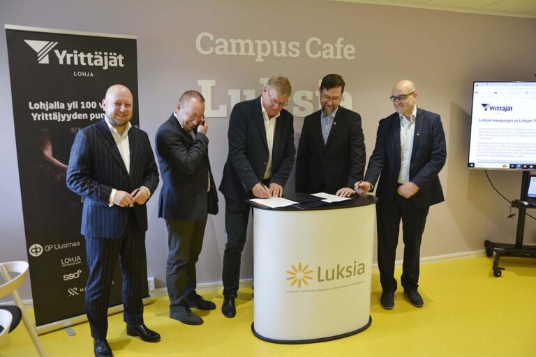 Lohjan elinvoimalupausta olivat vahvistamassa vasemmalta Joona Räsänen, Pasi Perämäki, Jussi Patinen, Pasi Hotti ja Pekka Puistosalo.