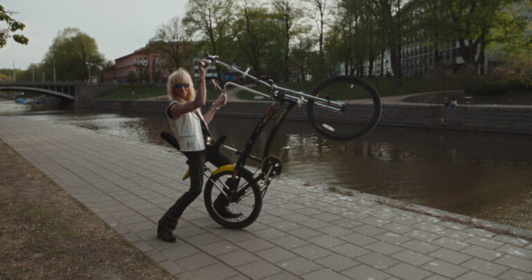 Rokkijätkää jokainen tuuma