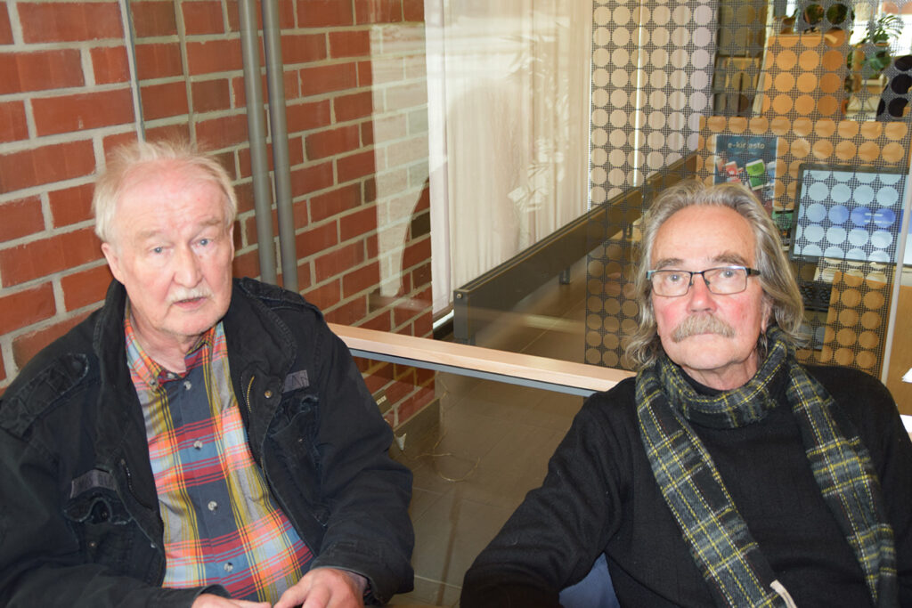 Heikki Simpura (vas.) ja Leo Vuorinen ovat tallentaneet taidokkaasti hetkiä ja tunnelmia Lohjan seudun lähiluonnosta.