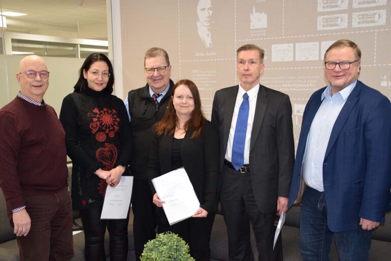 Säästöpankkisäätiö myönsi apurahoja