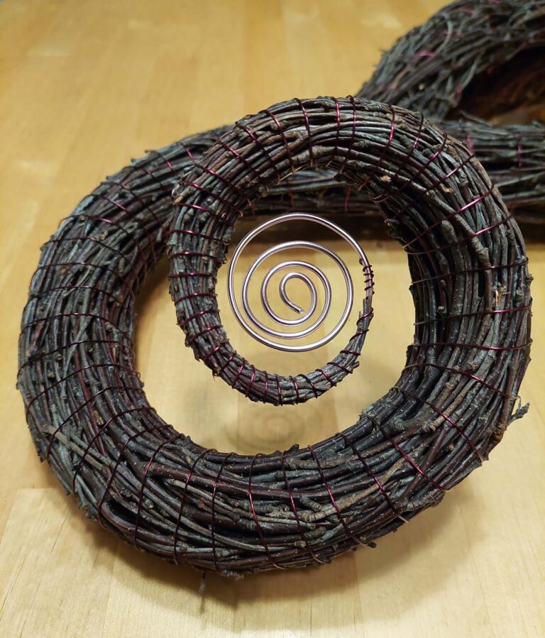 Kuvanveistäjä Minna Soinisen taidenäyttely avautuu viikolla 1 Keskusaukion Hammashoitolassa