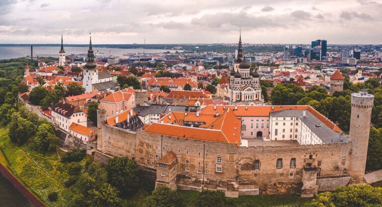 Nyt matkalle tammialesta Matkapojilta – kohteeksi vaikka Tallinna