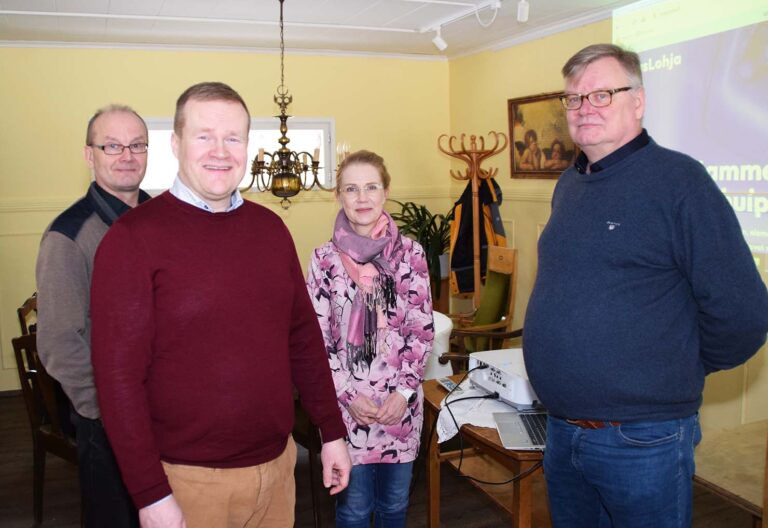 Kuvassa vasemmalta yrityskoordinaattori Marko Tiirinen, yrityspalvelupäällikkö Mika Hämeenniemi, yritysasiantuntijat Terja Patama ja   Jarkko Toivonen.