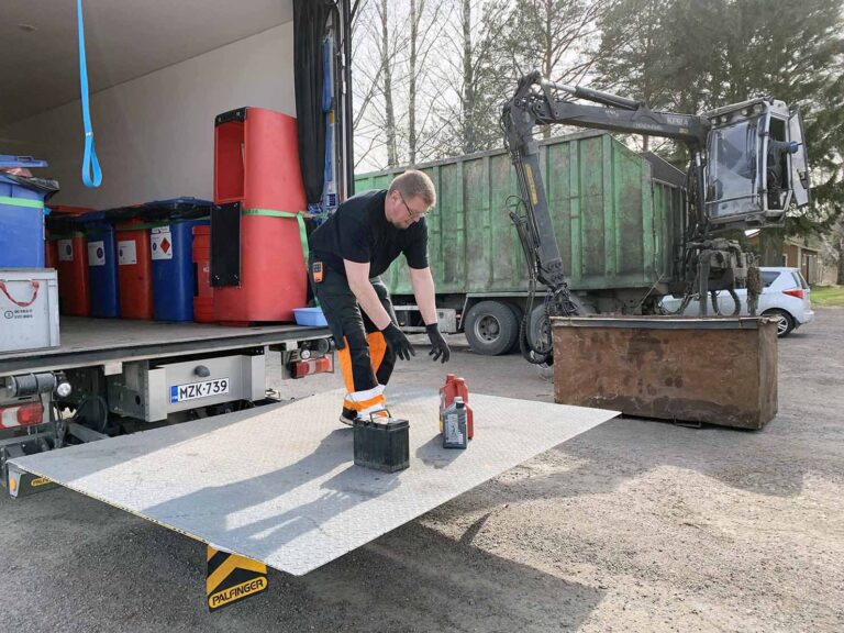 Jätteiden keräysautot lähtevät jälleen liikkeelle
