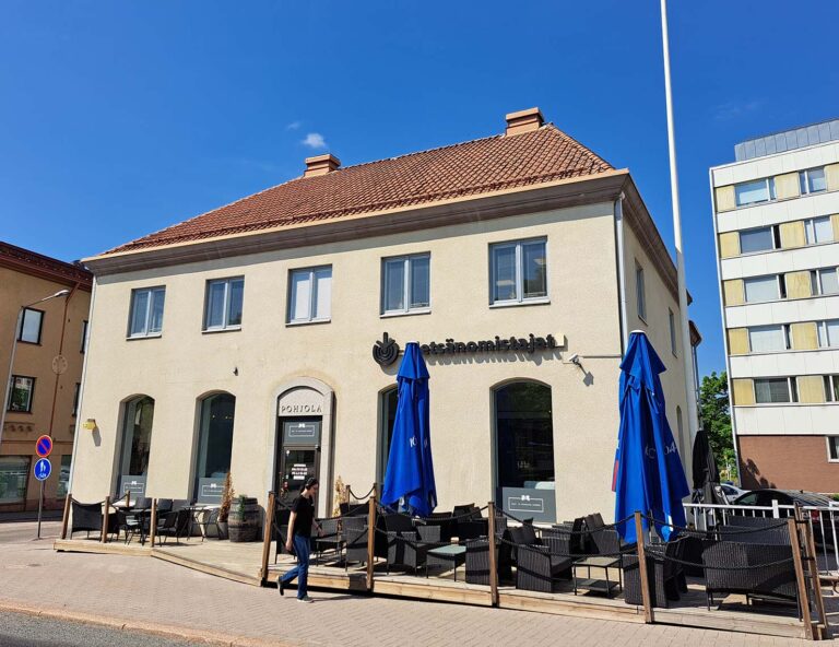 Lohjan kesän kulttuurikävelyt – arkkitehtuuria, kuppiloita ja sotilasperinteitä