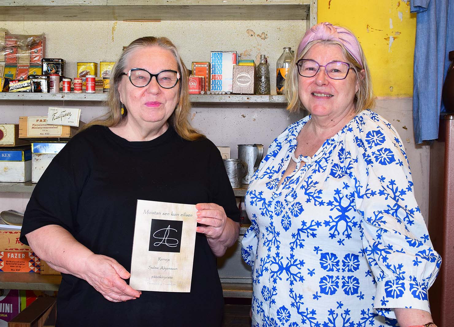 Kirjailija Eija Tuomela-Lehti ja Liisa Jääskeläinen