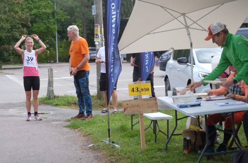 Maalissa - Noora Honkala ja reittiennätys 3.13,33