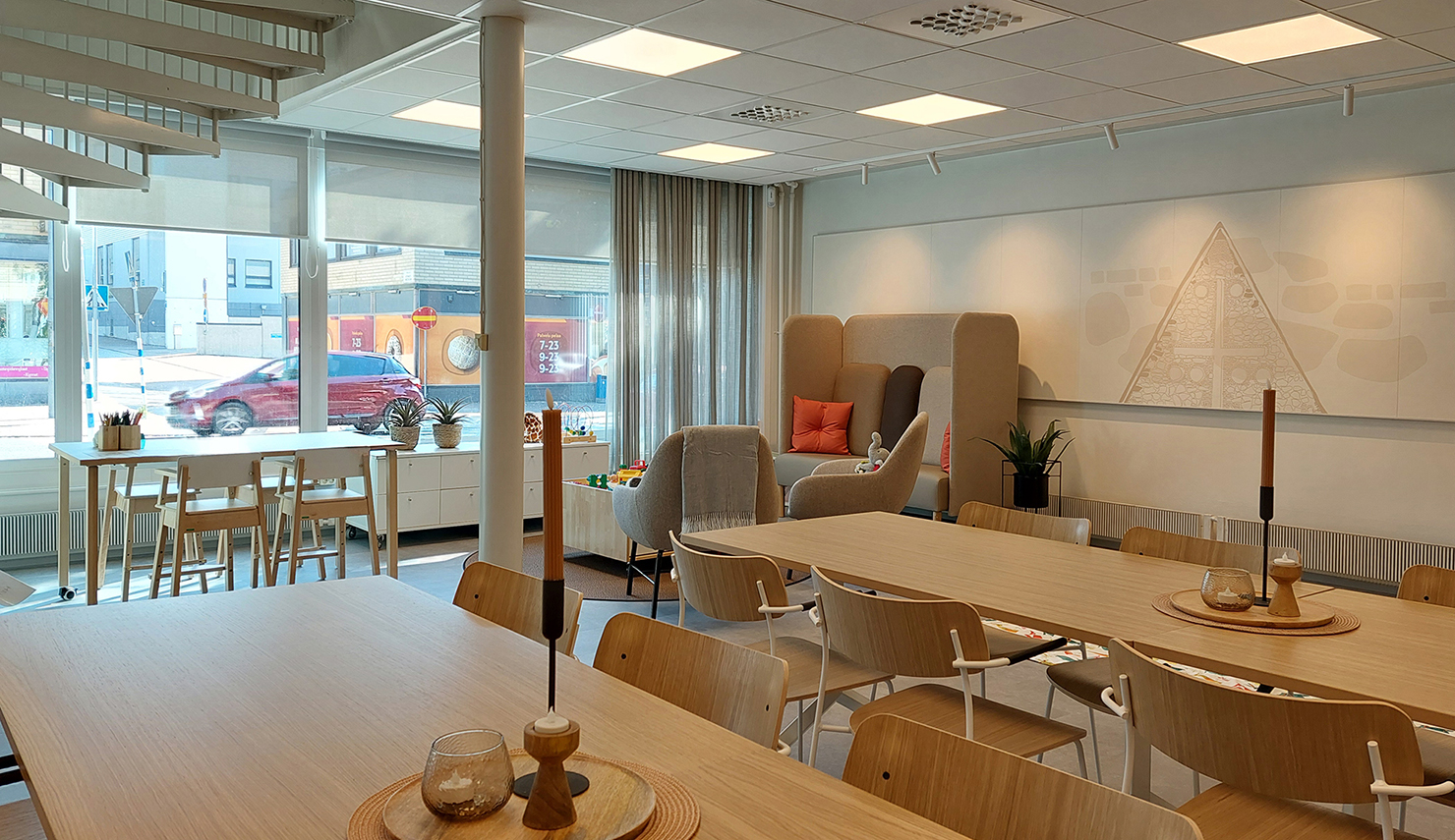 Katupappila on valmis avaamaan ovensa. Kuva Urpu Sarlin