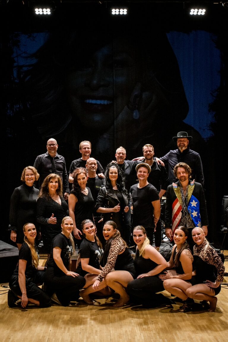 Tina Turnerin ja Elton Johnin musiikki rokkaa Laurentius-salissa