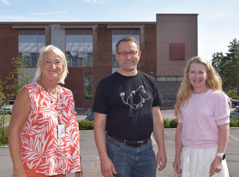 yksinyrittäjän akatemia yrittäjäkurssi