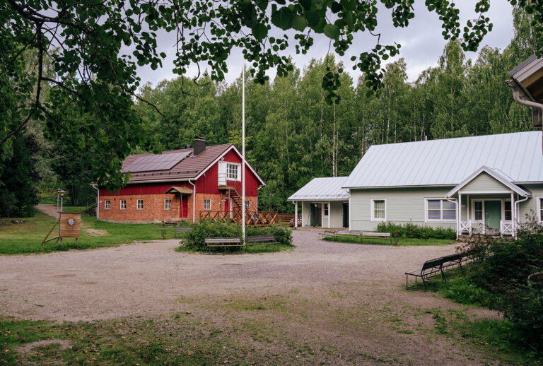 Lohjan seurakunta panostaa lapsiperheiden ja nuorten toimintaan sekä viestintään – taloutta täytyy tasapainottaa tulevina vuosina