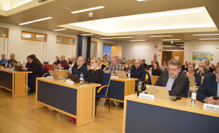 Lohjan kaupunginvaltuusto hyväksyi talousarvion eikä lähtenyt nostamaan veroja