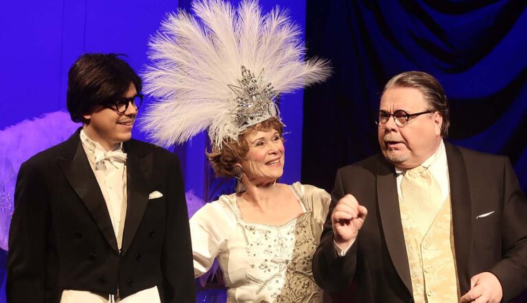 Suurenmoista-komedia