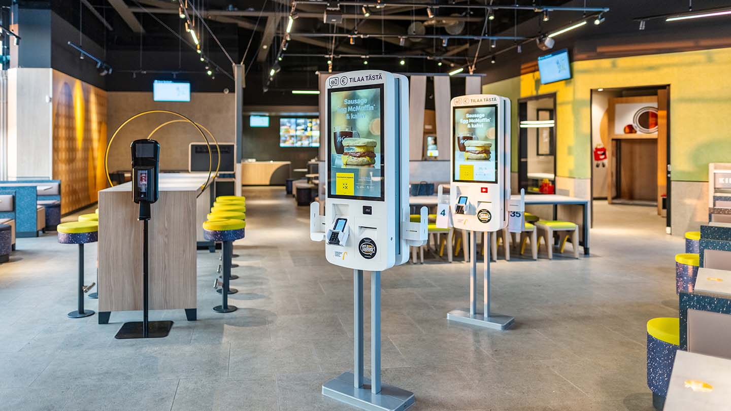 Kuva on yhdestä uusimmista McDonald’s-ravintoloista Suomessa eli elokuussa avatusta Ylöjärven Mäkkäristä, eikä siis välttämättä vastaa sitä, miltä Nummelan ravintolassa tulee näyttämään.