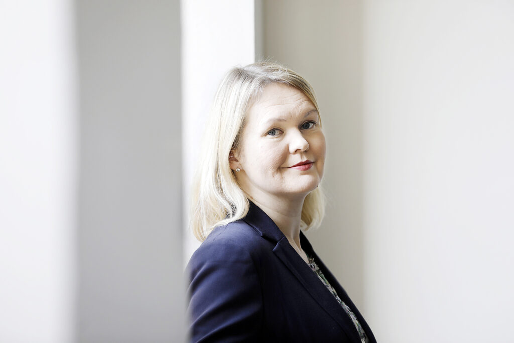 KESKUSKAUPPAKAMARI Johanna Sipola