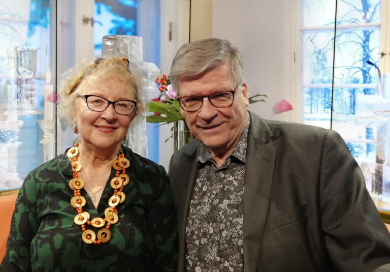 Katupappilan uusi parisuhdekahvila tukee pariskuntia arjen keskellä