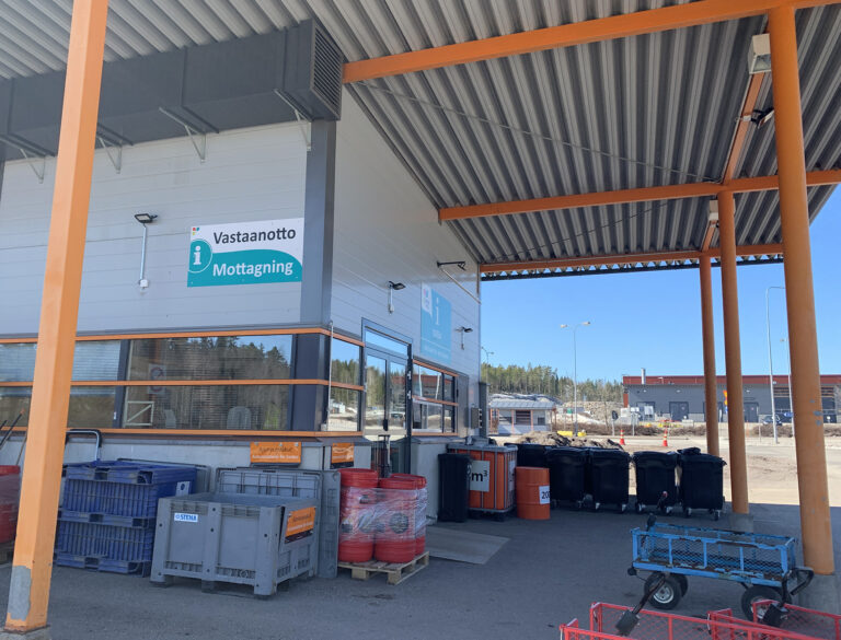 Kevään pyhäpäivät vaikuttavat jätteenkuljetuksiin sekä jäteasemien aukioloaikoihin. Kuva: Rosk'n Rolll