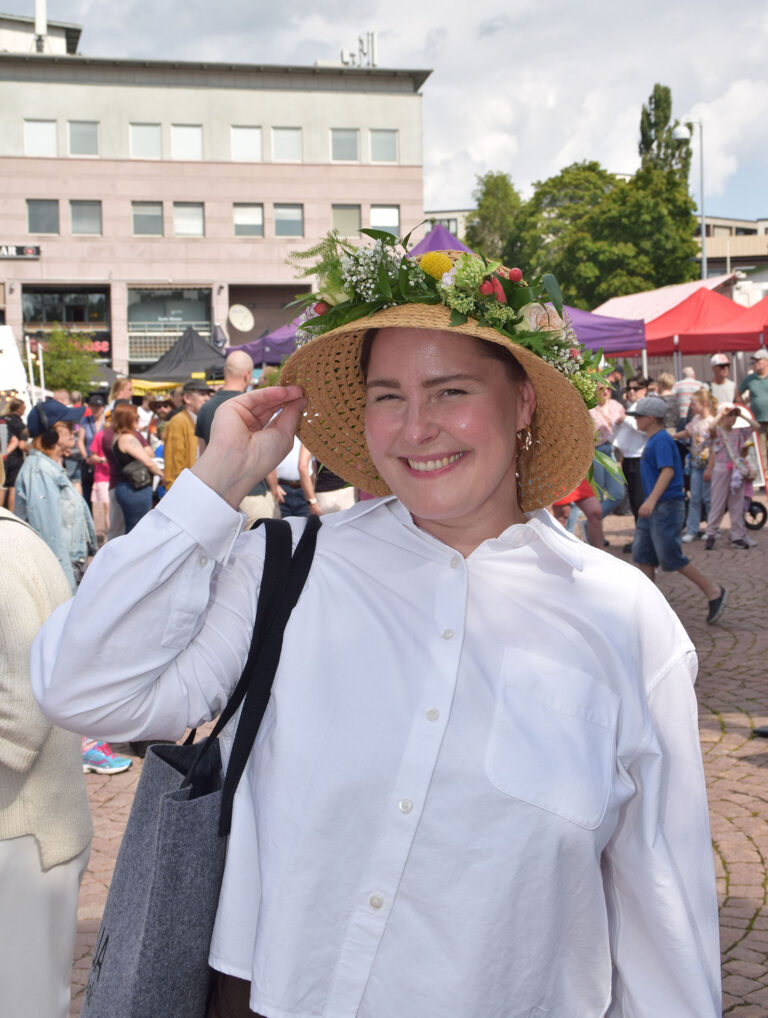 Vuoden Lauri 2025: Koomikko ja käsikirjoittaja Ursula Herlin